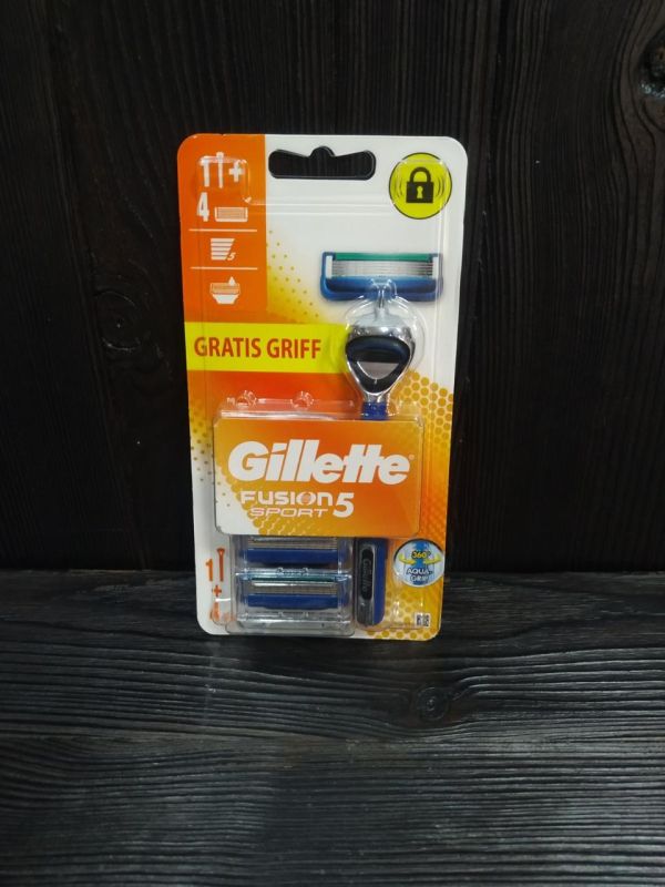 Gillette Fusion 5  Sport набор (1 станок +4 запаски)
