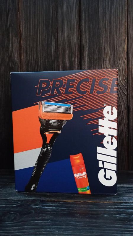 Набор Gillette Fusion Precise (станок + гель для бритья 200 мл)